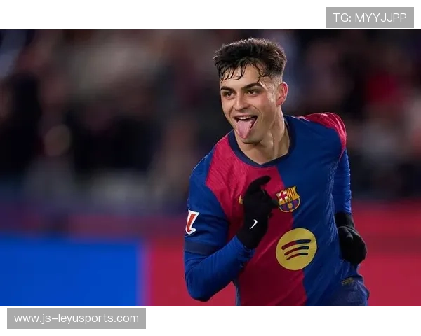 巴萨佩德里脚后跟做球助攻创造梦幻配合